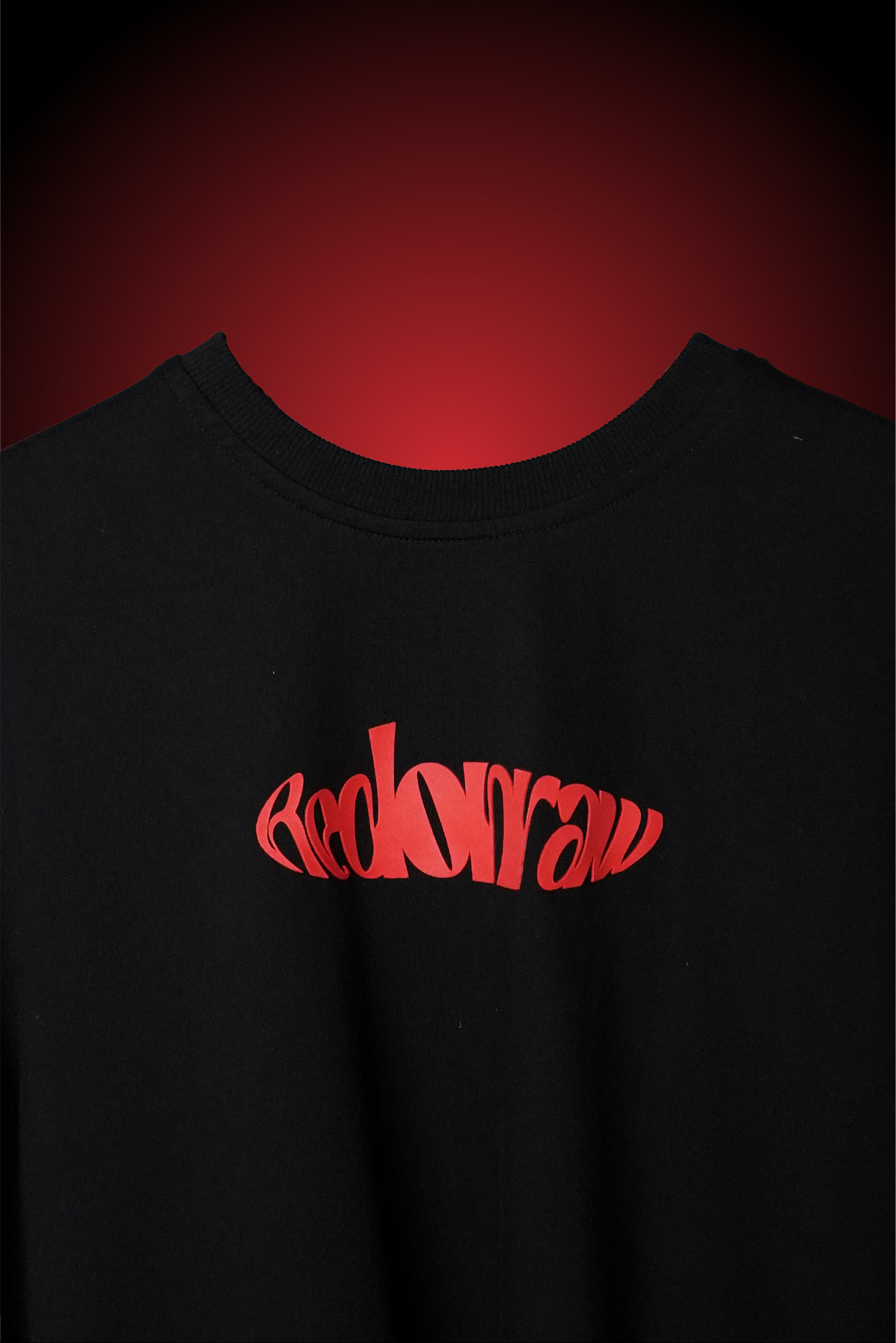 HEART KNOWS IN BLACK T-SHIRT