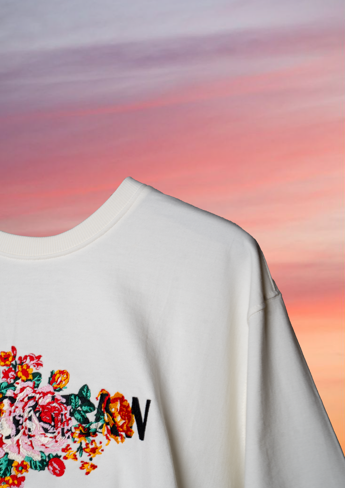 FLORAL EMBLEM EMBROIDERY T-SHIRT